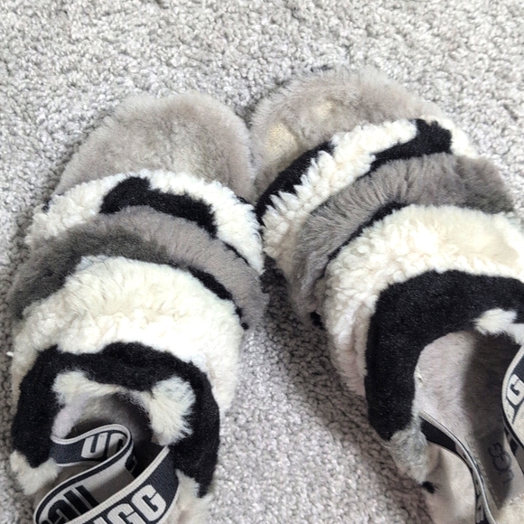 UGG Fluff Yeah Slides - Picture 2 of 4